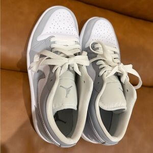 Jordan Air 1 Low in White and Gray